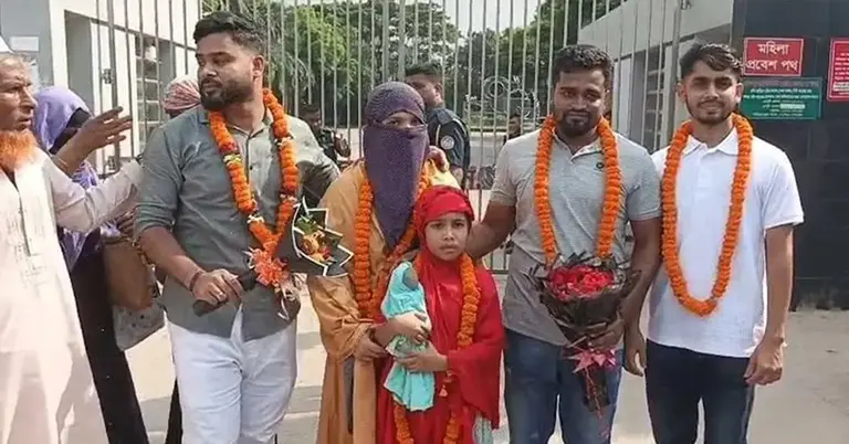 কারাগার থেকে মুক্তিপ্রাপ্ত ব্যক্তিরা